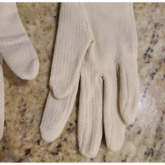 Vintage Size M Stretch Nylon Formal Beige 8" Gloves Pleated Fan Wrist Helanca - Picture 7 of 16